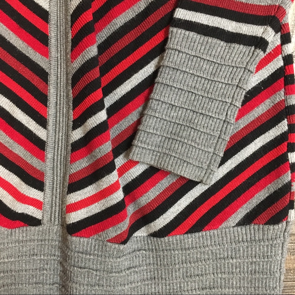 Beautiful Cache Sweater - Picture 2 of 3